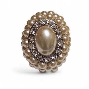 Vintage Portrait faux-Pearl Ring with Large pearl framed with clear Rhinestones